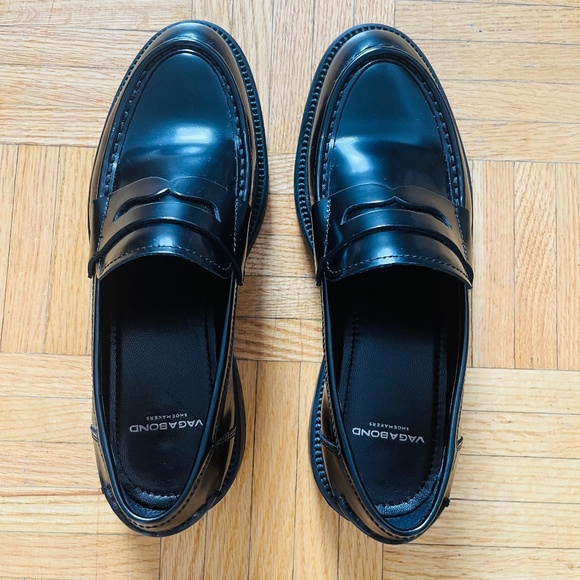 Size 7 Women’s Vagabond polished black leather Loafers - Picture 1 of 1